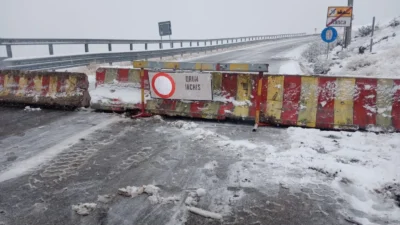 România, paralizată de prima ninsoare! Lista completă a drumurilor pe care nu mai poți circula sub nicio formă