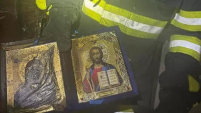 Pompierii au intrat în casa mistuită de flăcări și au încremenit. Ce au găsit intact în mijlocul scrumului i-a lăsat fără cuvinte