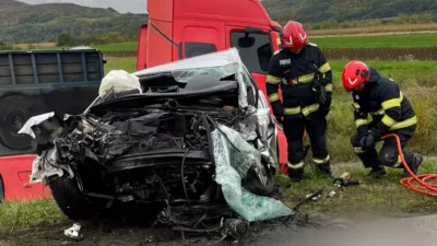 Sfârșit cumplit pentru doi tineri! Au intrat direct sub un TIR. Ce au găsit salvatorii la fața locului este șocant