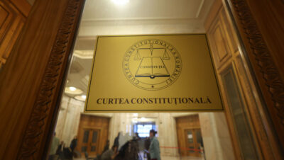 LOVITURĂ TOTALĂ de la CCR: Pensiile speciale NU se taie! Guvernul Bolojan, la un pas de demisie