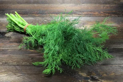 Planta pe care o pui în toate ciorbele poate duce la pierderea sarcinii. Avertismentul medicilor este clar
