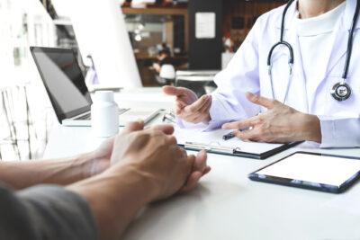 Detaliul HALUCINANT care a ucis un pacient. Medicii nici măcar nu l-au întors pe partea cealaltă.