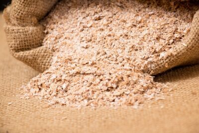 Pune o linguriță din acest ingredient ieftin în apă seara. Ce se întâmplă în corpul tău după 3 zile te va lăsa fără cuvinte