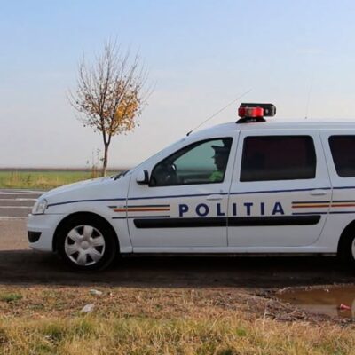 Bărbat de 58 de ani fură o mașină de poliție și pornește în patrulare – aventura s-a terminat după 20 km!