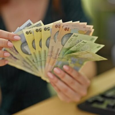 Lovitură pentru un milion de români! Salariul minim crește, dar banii în mână ar putea fi mai puțini