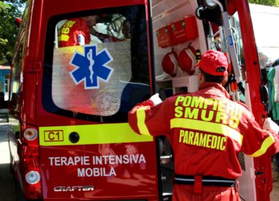 Mama lui a căzut secerată la pământ. Gestul pe care l-a făcut fiul ei de 3 ani cu telefonul a șocat o lume întreagă