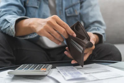 România introduce o taxă ascunsă care va afecta mii de prosumatori – Iată cine plătește!