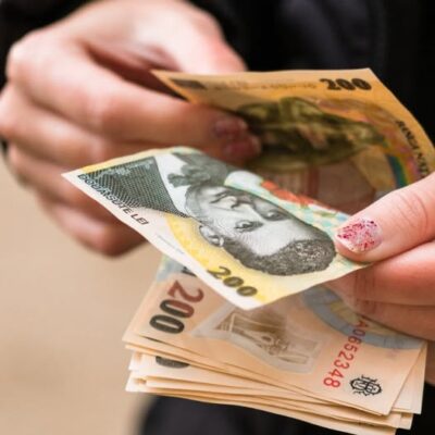 Românii, în pragul disperării. Ce se va întâmpla cu banii tăi în următoarele 12 luni