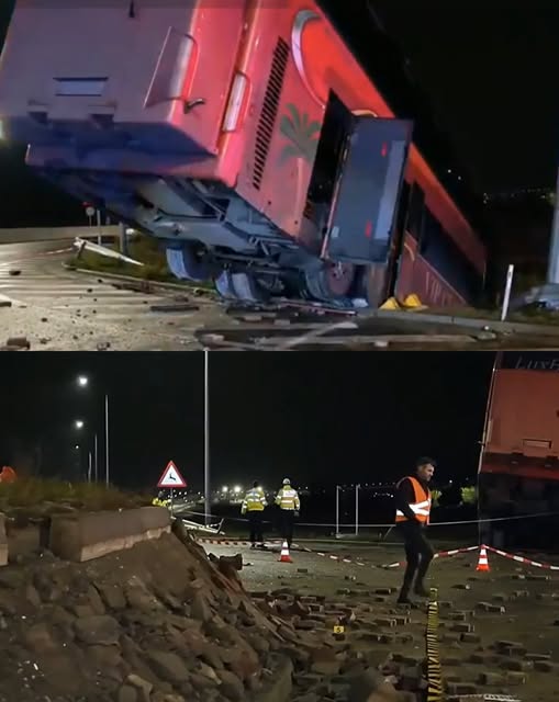 Autocar cu 24 de pasageri rasturnat