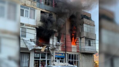 EXPLOZIE DEVASTATOARE într-un bloc din Brăila! Incendiu URIAȘ a făcut praf nouă apartamente – oamenii au rămas pe drumuri în câteva minute!