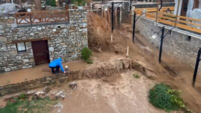 Insula Thassos, LOVITĂ în PLIN de furtuna Adel!  Viiturile au MĂTURAT drumuri, case și mașini – haos total în paradisul turiștilor!