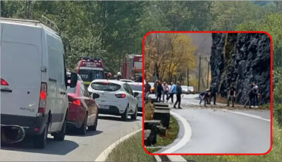 Panică pe Valea Oltului! Stânci URIAȘE se prăbușesc pe șosea, șoferii își fac singuri dreptate și eliberează drumul cu mâinile goale!