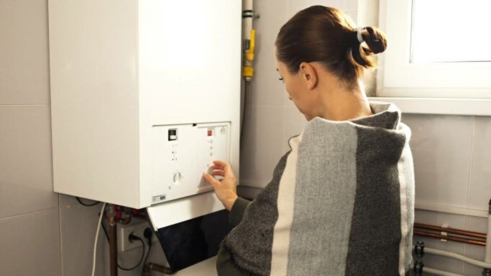 Proprietarii de locuinte obligati sa renunte la centralele pe gaz