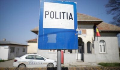 Scene ireale chiar în sediul Poliției: „A lovit-o cu pumnul la nivelul feţei şi a tras-o de păr” sub privirile agenților