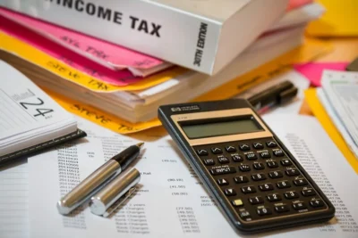 ALERTĂ MAXIMĂ! Taxe și impozite EXPLODEAZĂ cu 70% de la 1 ianuarie – DECIZIA ȘOC abia s-a luat!