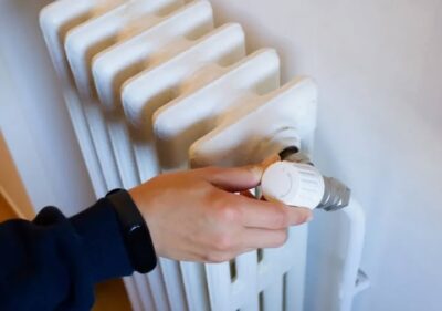 Trucul de la 17:30 care îți TAIE factura la încălzire! Metoda simplă pe care aproape nimeni nu o știe… dar funcționează UIMITOR!