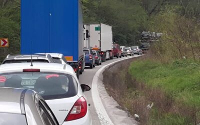 Haos pe Valea Oltului chiar ACUM! Trafic BLOCAT, șoferi disperați în cozi kilometrice!