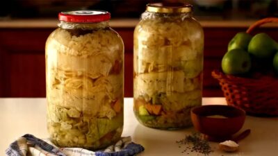 Trucul GENIAL al gospodinelor! De ce pun ASPIRINĂ în varza murată – secretul pe care nimeni nu ți-l spune!