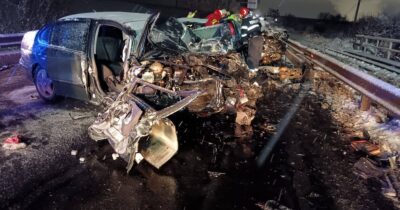 Tragedie de Crăciun! Un tânăr a murit pe loc, iar prietenii lui se zbat între viață și moarte după un impact devastator