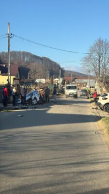 O polițistă a făcut praf două mașini lângă Pitești! A ajuns la spital. Ce greșeală a comis tânăra