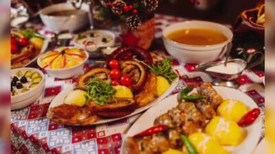 Regula simplă ca să nu te îngrași de sărbători. Câte sarmale ai voie să mănânci la o singură masă