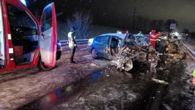 Tragedie la Rădăuți! Un tânăr a murit pe loc, iar alți trei prieteni au ajuns la spital după un impact violent