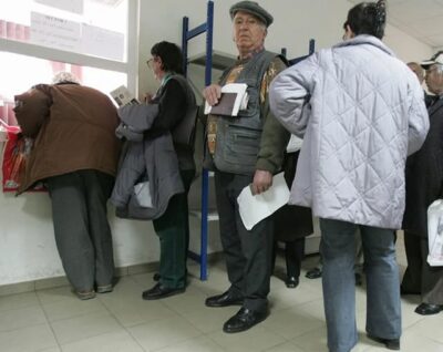 ALERTĂ pentru PENSIONARI! Orașele din România unde se dau BANI ÎN PLUS la pensie zilele astea