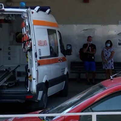 DRAMĂ CUTREMURĂTOARE!  A căzut din picioare chiar în fața spitalului, la braț cu soția – medicii l-au resuscitat pe trotuar, dar în zadar