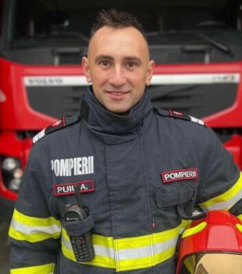EROU chiar de ziua lui! Pompierul Andrei din Botoșani salvează victimele unui grav accident rutier
