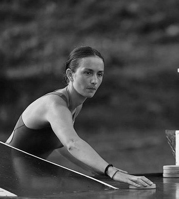 Roxana Moise, condusă pe ULTIMUL drum…  De ce și-a ținut familia ÎN SECRET înmormântarea – detalii cutremurătoare