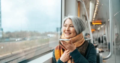 Banii intră direct pe card pe 12 decembrie! Veste uriașă pentru pensionari, cine primește ajutoarele