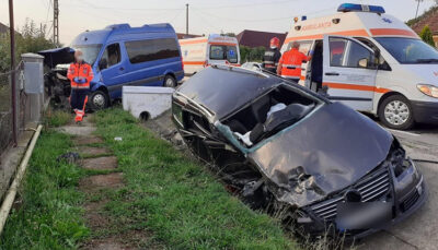 ACCIDENT CUMPLIT ACUM! O dubă lovește în plin un autoturism – trei răniți transportați de urgență la spital!