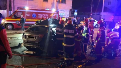 Tragedie în Olt, după ce o șoferiță de 18 ani a tras de volan ca să evite un animal. Un mort și o fată în comă