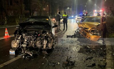 Ghinion teribil pentru o șoferiță! A fost lovită frontal la câteva zile după ce își cumpărase mașina