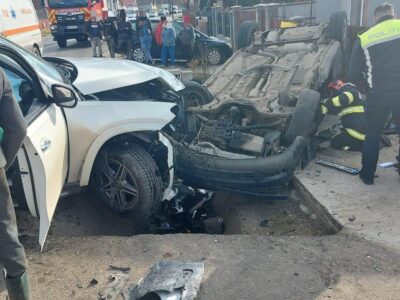 Accident grav în Argeș! Două mașini s-au lovit violent, iar medicii au preluat victimele de urgență