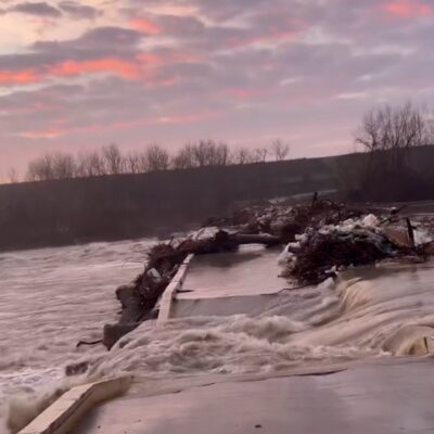 HAOS lângă București! Un pod peste Argeș S-A PRĂBUȘIT după deversările de la barajul Mihăilești – pericol uriaș în zonă!