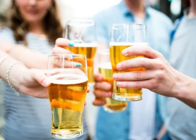 Lovitură totală pentru românii care consumă alcool! Ce se întâmplă cu prețurile de la 1 ianuarie