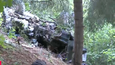 Scene de coșmar! Camion cu muncitori, răsturnat violent. Sunt morți și persoane grav rănite