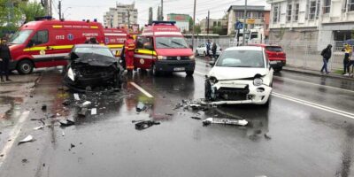 Carambol de poveste la miezul nopții! ȘASE mașini făcute zob într-o secundă de neatenție – imaginile de pe bulevard sunt CRUNTE!