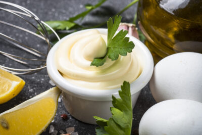 Nu mai pune ulei în maioneză! Ingredientul secret care o face mult mai gustoasă și dietetică