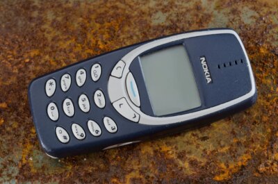 Verifică acum sertarele! Telefonul Nokia pe care l-am avut toți se vinde cu 1.700 de euro