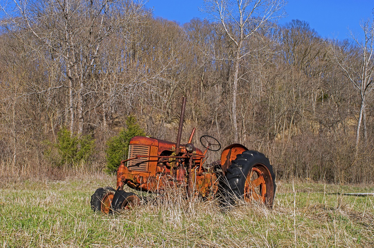 old tractor 5010345 1280