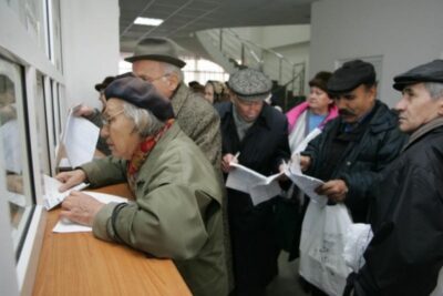 Veste uriașă pentru acești pensionari români! Primesc sute de lei în plus la pensie, direct pe card
