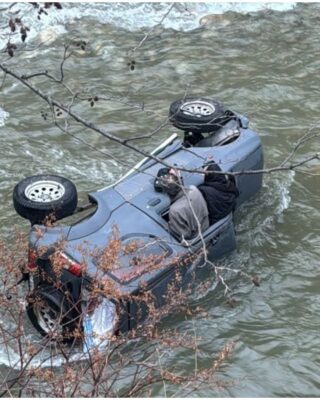 Tragedie pe Jiu! Preot și măicuță, recuperați din apă după ce mașina s-a prăbușit – cum i-au găsit echipele de intervenție!