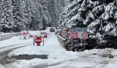 Aroganță maximă pe Transfăgărășan! Șoferii au ignorat barierele și au intrat pe interzis. Ce riscă acum