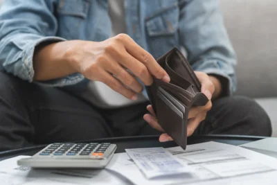 Lovitură totală pentru românii din acest oraș. Cât a ajuns să coste o nuntă sau un divorț după noile taxe