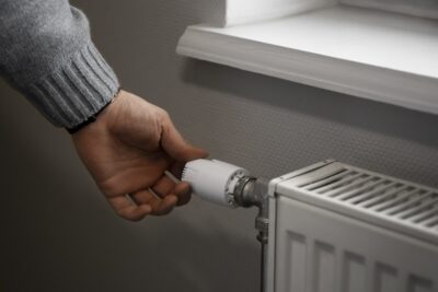 Metoda simplă prin care caloriferele duduie de căldură. Facturile scad imediat