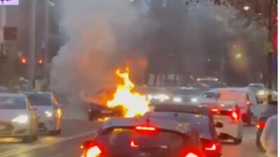 Momente de groază pe drumul spre București. Mașina i-a ars ca o torță în mijlocul străzii