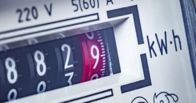 Facturile la curent se schimbă de la 1 ianuarie 2026. Cine plătește mai mult și singurul loc unde se ieftinește
