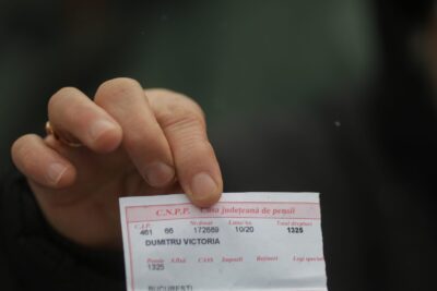 Veste proastă pentru pensionari la început de an. Data exactă când intră banii în ianuarie 2026. Sunt întârzieri